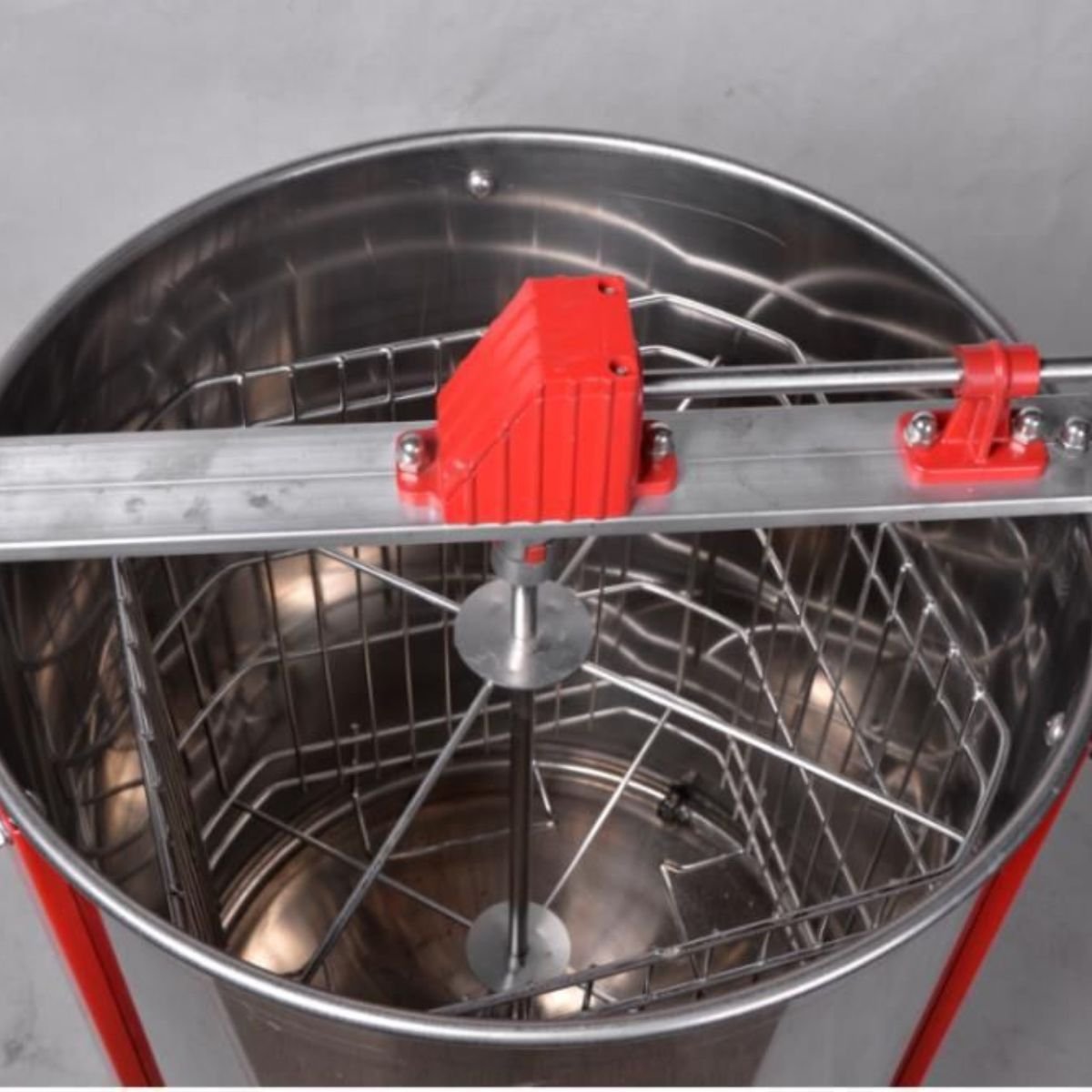 Top view of stainless radial basket for four frames inside BuzzBeeEquip extractor