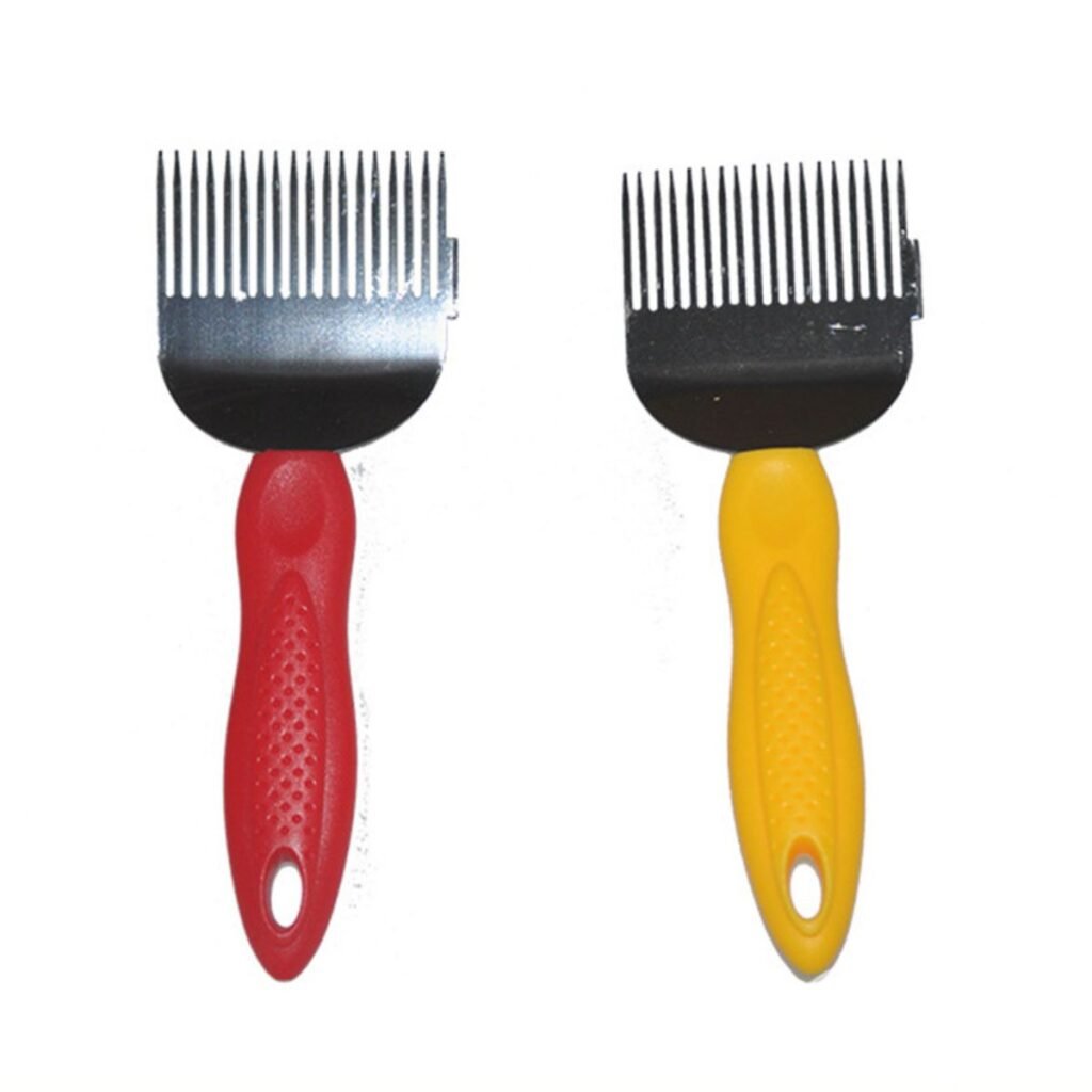 18-tine stainless steel honey uncapping fork, red and yellow plastic handles, model BBE-UF-02, 19.5×7.2 cm, 77 g